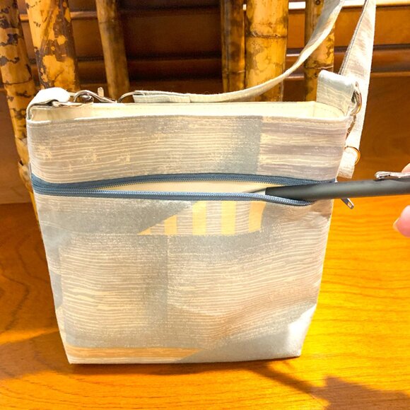 Handmade Cotton Mini Crossbody Bag with Lining and Magnetic Snap Closure - Picture 4 of 6